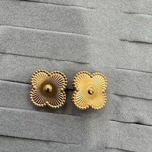 Elegant Gold Flower Stud Earrings